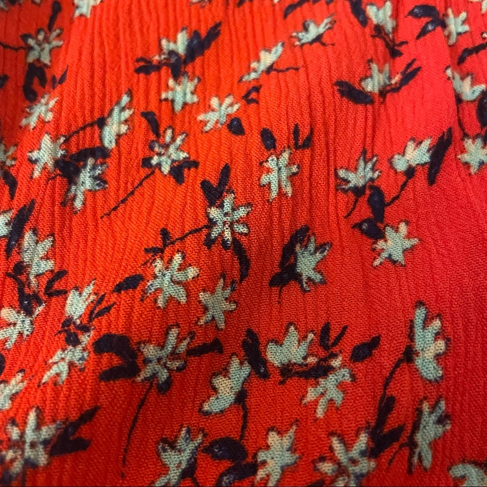 a.n.a | red floral cold shoulder v-neck blouse size SP - Picture 4 of 4